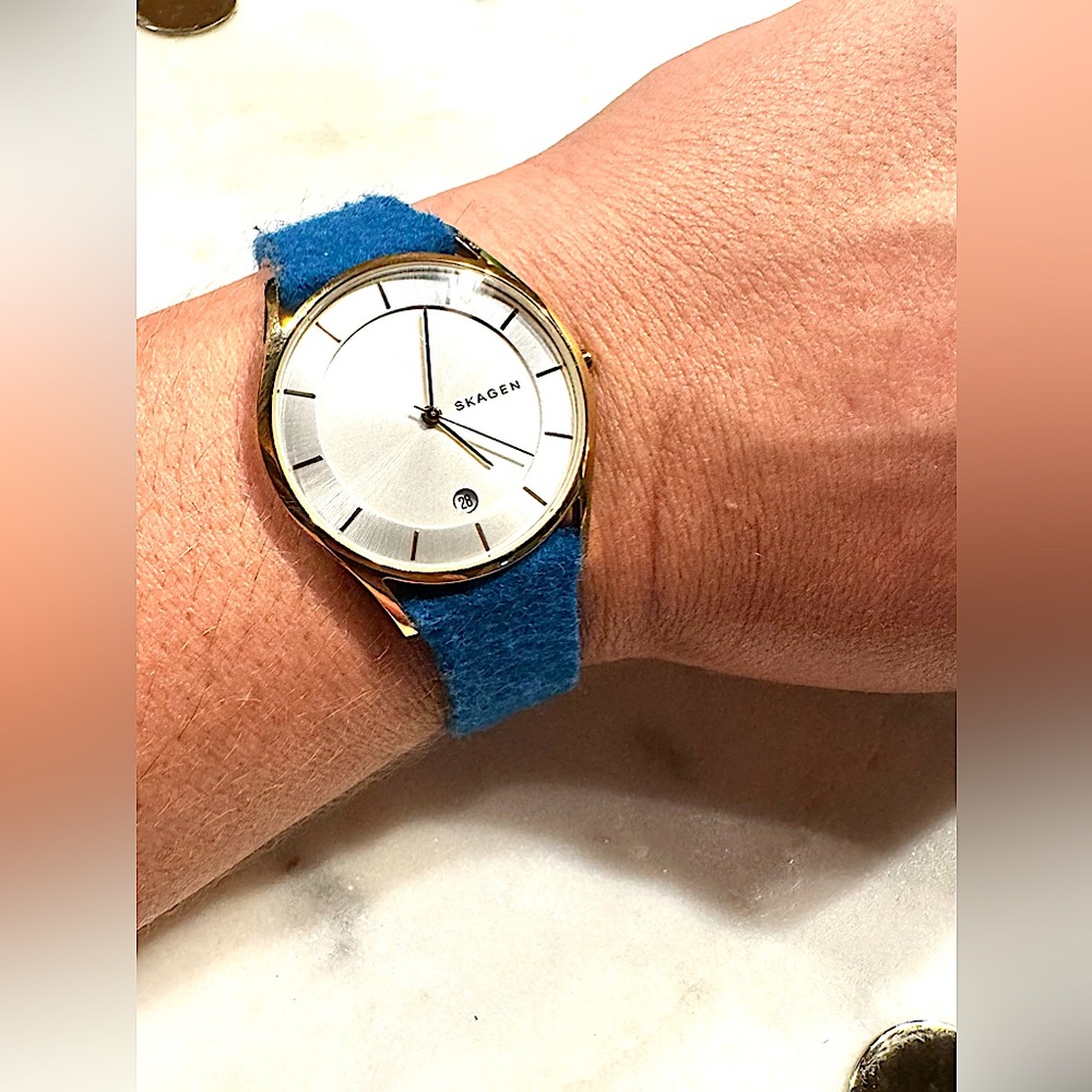 Skagen brand watch - matte silver dial & blue felt band with gold detail.